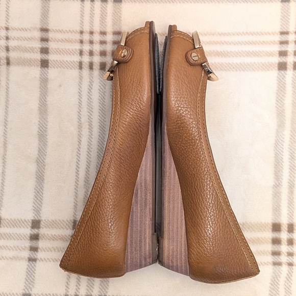 Tory Burch Amanda Demi Wedge Tumbled Leather Royal Tan Women's Size 6.5 - Picture 11 of 16